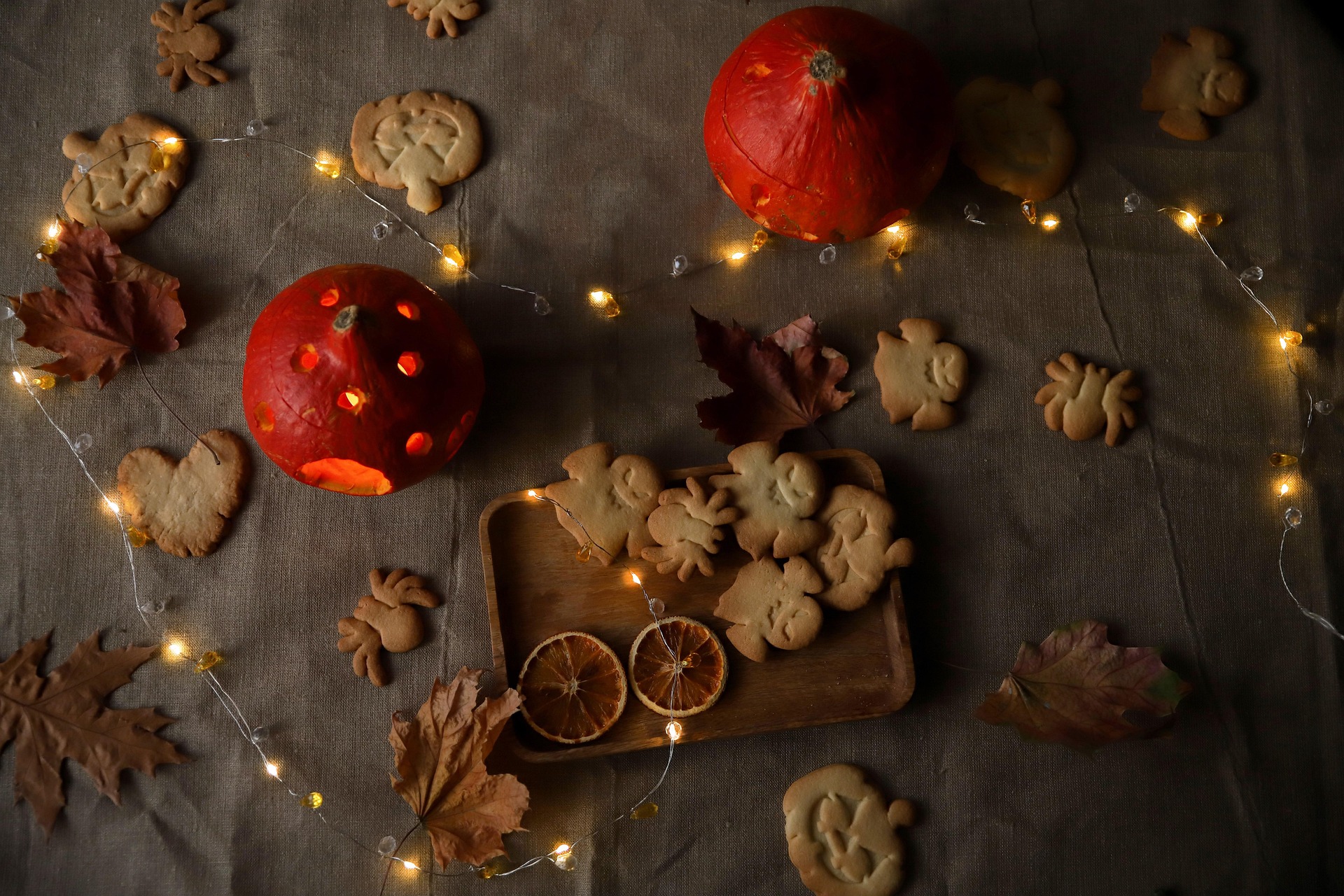halloween-6755640_1920